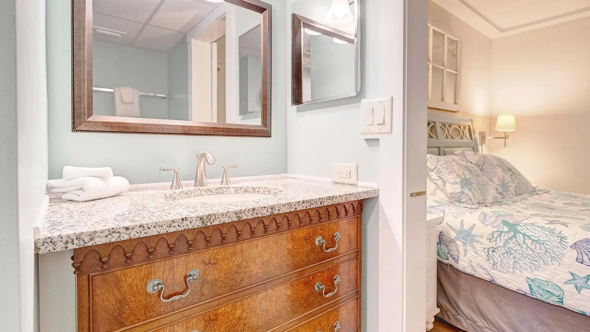 Sunbird Resort! Ground-Floor Renovated Beach Condo! Free Beach Chairs! By Dolce Vita Getaways Pcb Panama City Beach 0*,  United States