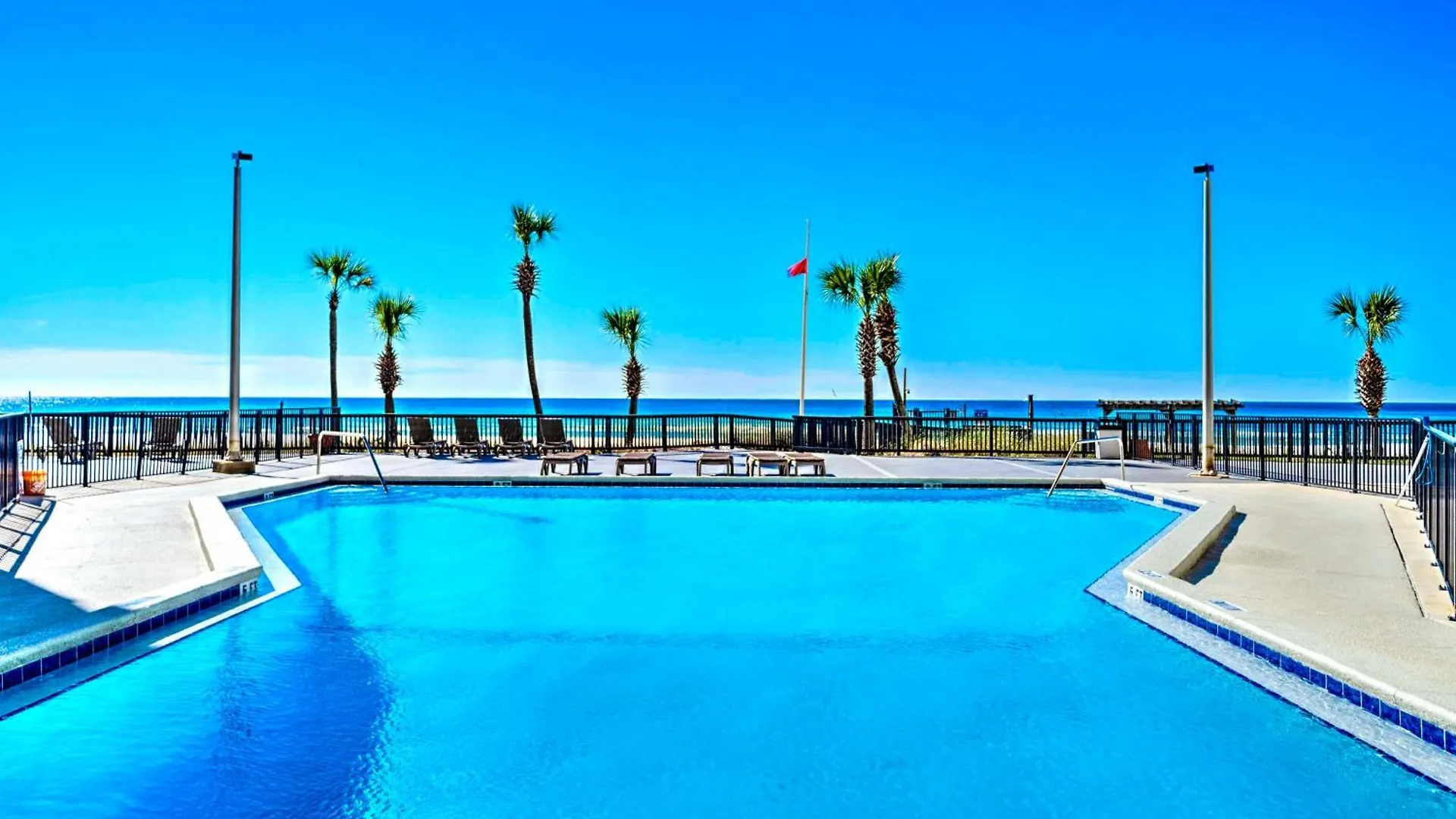 Sunbird Resort! Ground-Floor Renovated Beach Condo! Free Beach Chairs! By Dolce Vita Getaways Pcb 巴拿马城