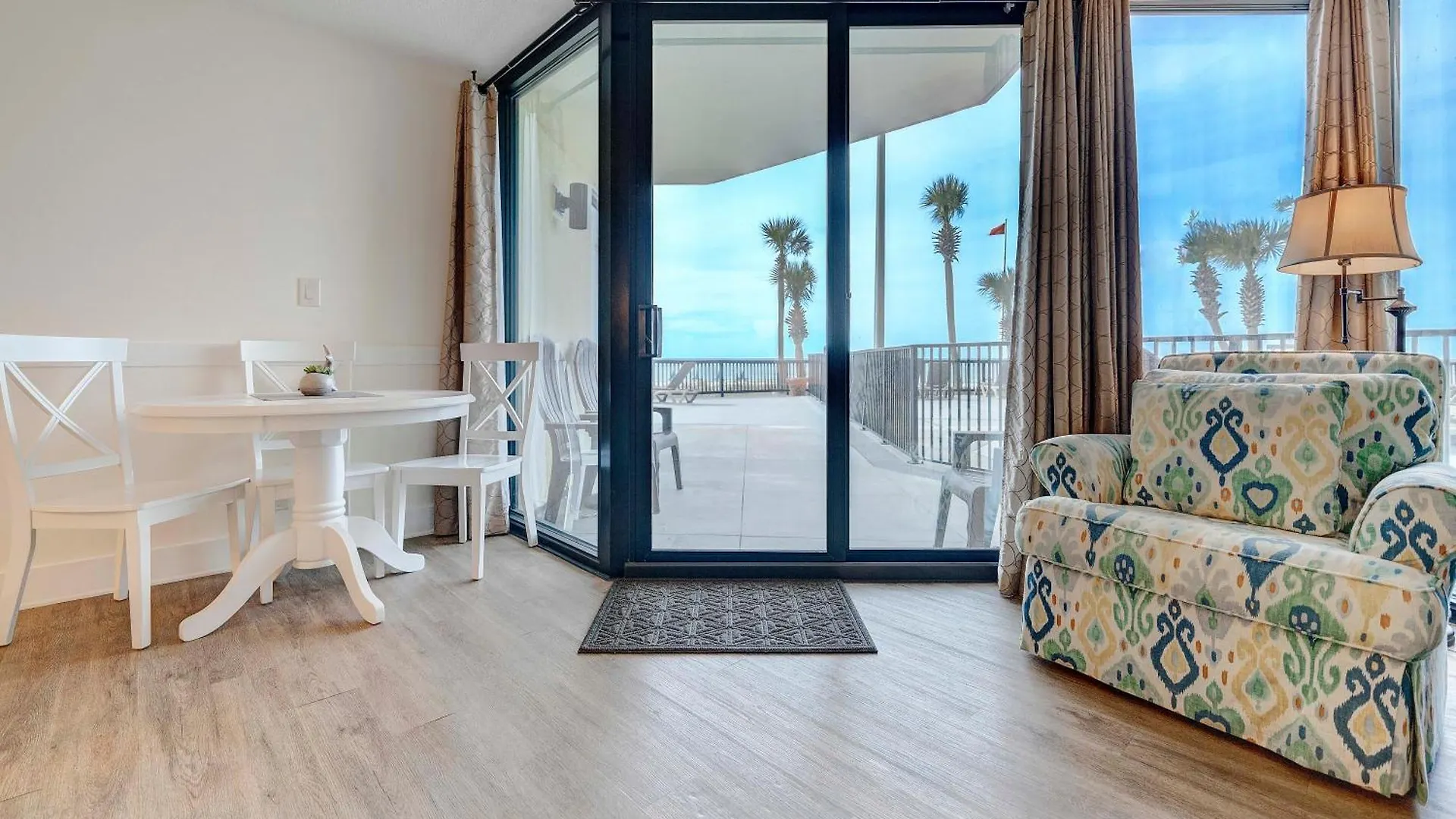 Sunbird Resort! Ground-Floor Renovated Beach Condo! Free Beach Chairs! By Dolce Vita Getaways Pcb Panama City Beach Apartman